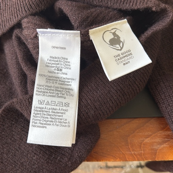 Madewell Cashmere V-Neck Sweater - Picture 6 of 6